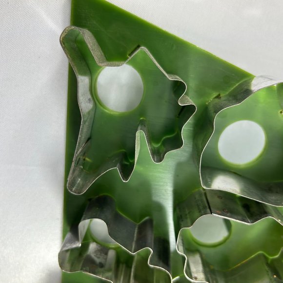 Vintage Hoan Giant Plastic Metal Christmas Tree Cutter in a Single Cut 13.5" - Picture 6 of 12